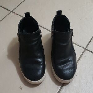 Time and Tru Black Heeled Boots